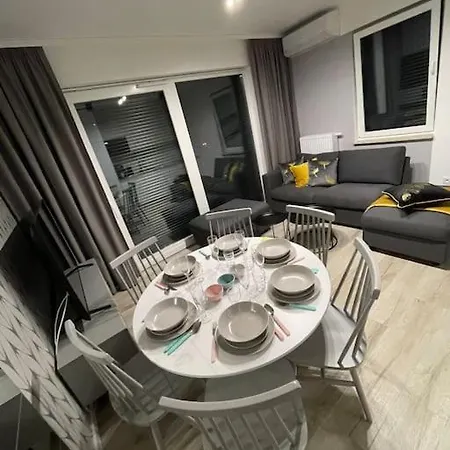 Daire Calkowicie Nowy Przy Plazy