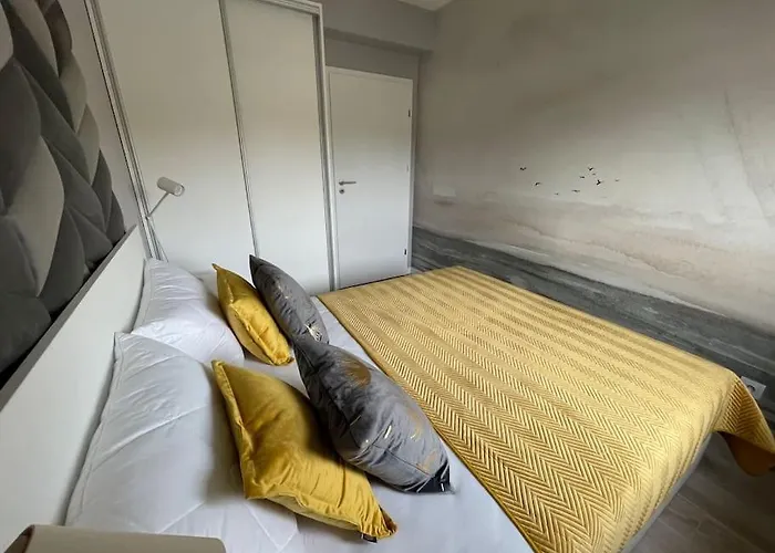 アパート Calkowicie Nowy Przy Plazy レバル