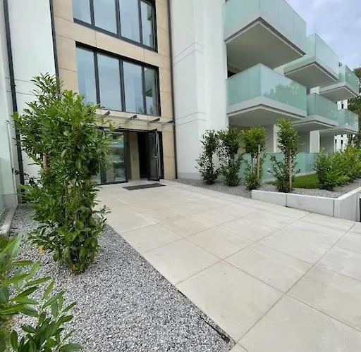 Calkowicie Nowy Przy Plazy アパート *