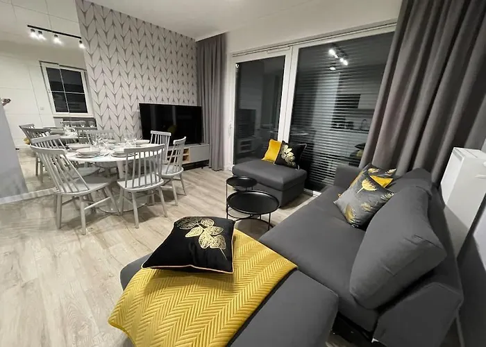 Calkowicie Nowy Przy Plazy レバル