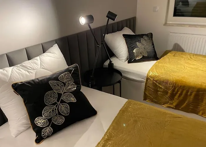 Calkowicie Nowy Przy Plazy アパート レバル